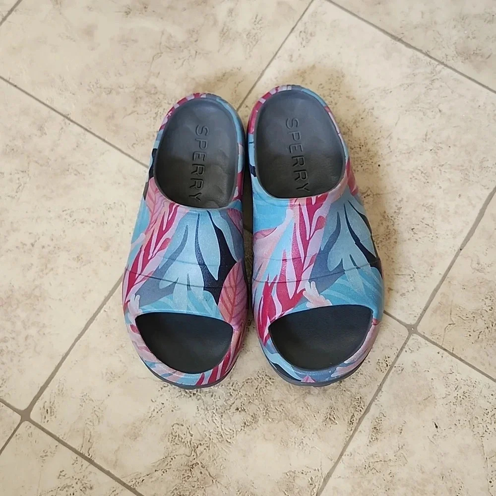 Sperry womens float slide flat sandal size 7 worn once. Box #3